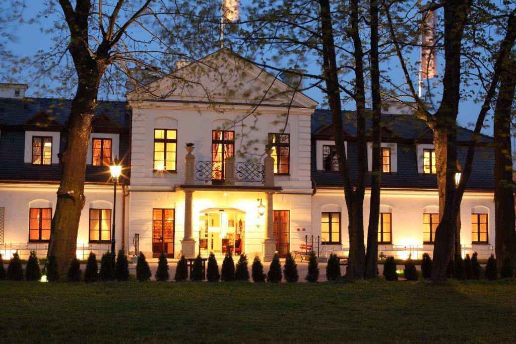 Hotel Dwor Kosciuszko Krasków Exterior foto